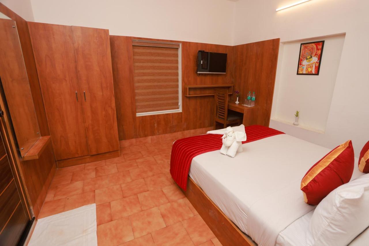 Malavikas Black Beach Resort Варкала Екстериор снимка
