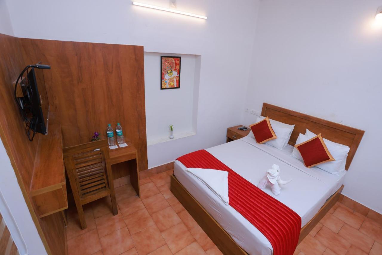 Malavikas Black Beach Resort Варкала Екстериор снимка