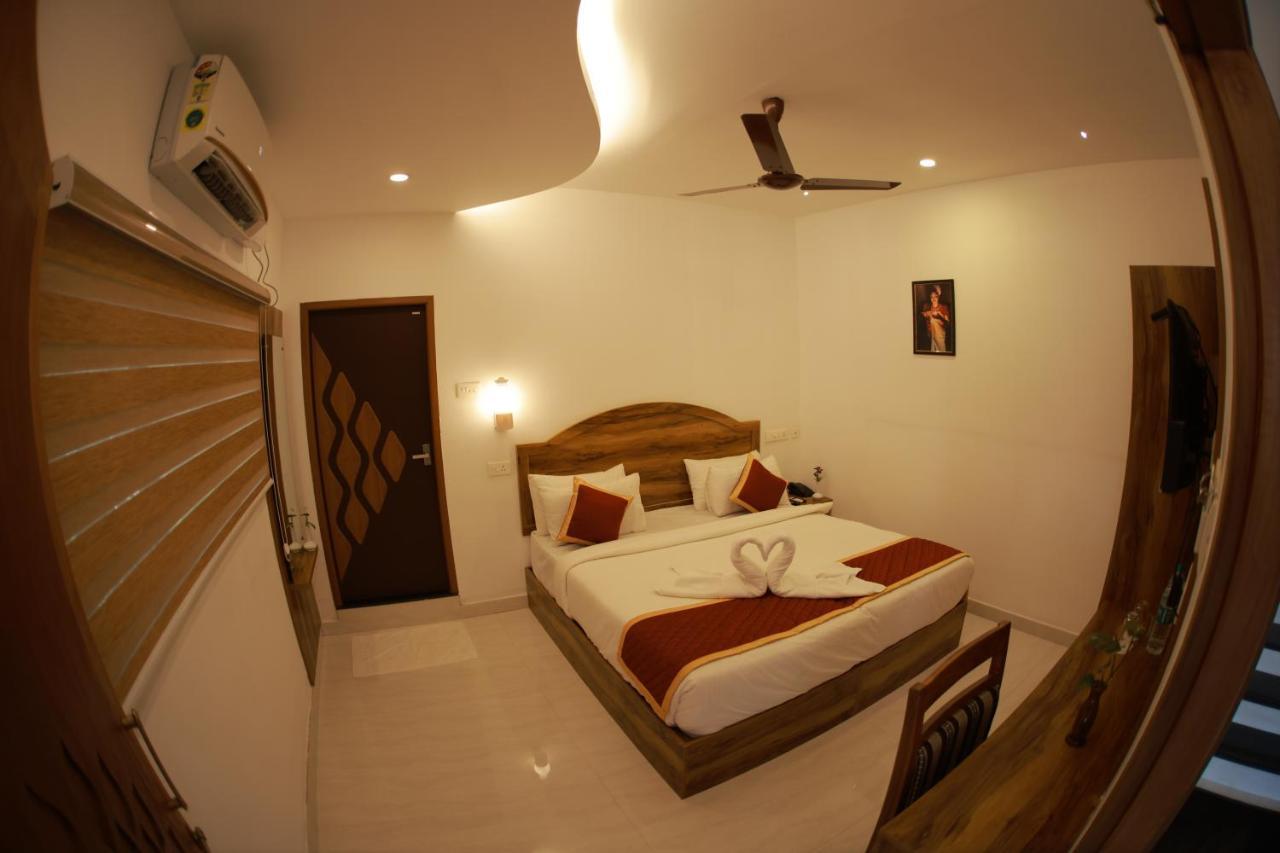 Malavikas Black Beach Resort Варкала Екстериор снимка