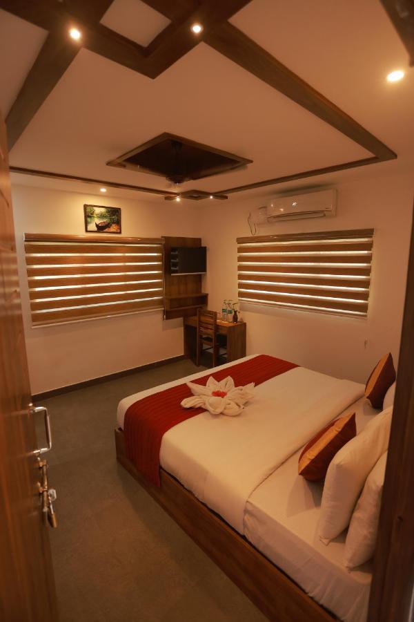 Malavikas Black Beach Resort Варкала Екстериор снимка